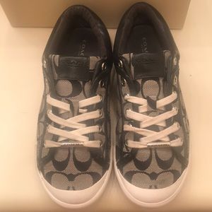 Authentic Coach Tennis